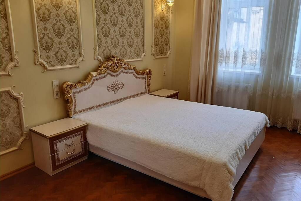 Квартира Возле Оперы Lviv Exterior photo